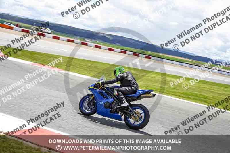 cadwell no limits trackday;cadwell park;cadwell park photographs;cadwell trackday photographs;enduro digital images;event digital images;eventdigitalimages;navarra;no limits trackdays;peter wileman photography;racing digital images;trackday digital images;trackday photos
